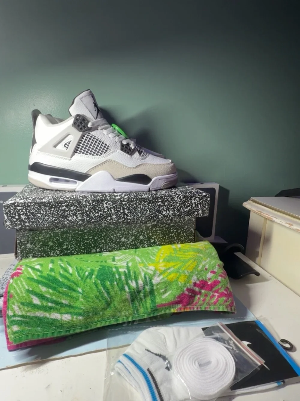 Air Jordan 4 “White Cement” 🤍🩶 Size 7